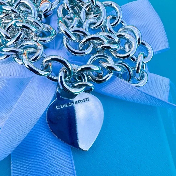 Tiffany & Co Heart Tag Necklace in Sterling Silver - Picture 4 of 8